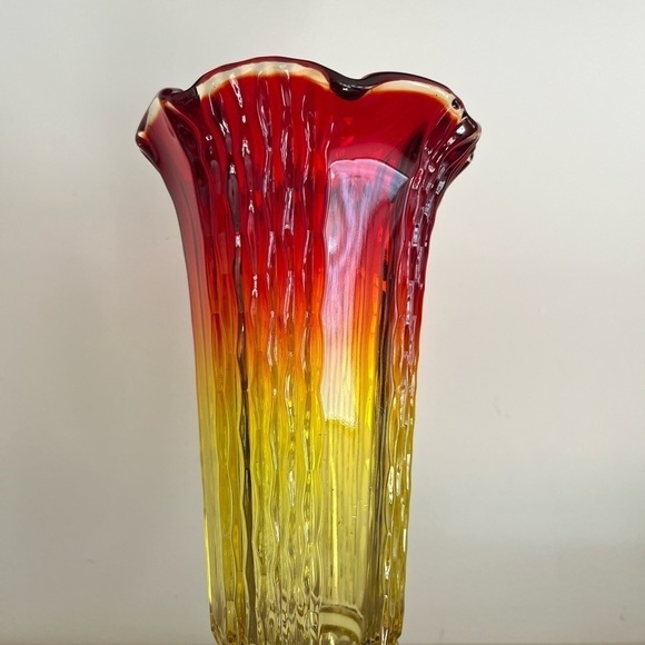 Indiana Glass Footed Vase Honeycomb 1968 Amberina Cadmium glass glows! - Picture 4 of 9